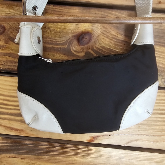 Brandy Melville Black and Cream Mini Bag - Picture 5 of 9